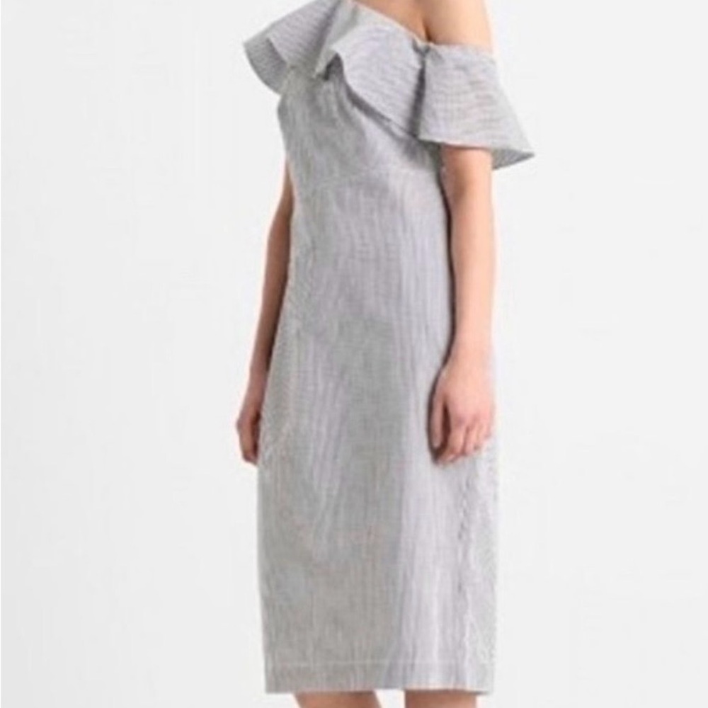 Banana Republic Seersucker One-Shoulder Ruffle Midi Dress in Gray and White